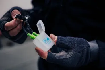 6 Stück Prosoft 34 Mehrweg-​Gehörschutzstöpsel mit Kordel, 4 Lamellen, grün, SNR 34 dB(A)