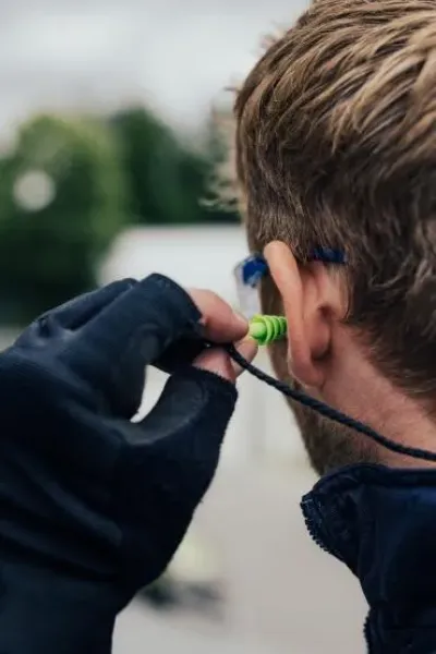 6 Stück Prosoft 34 Mehrweg-​Gehörschutzstöpsel mit Kordel, 4 Lamellen, grün, SNR 34 dB(A)